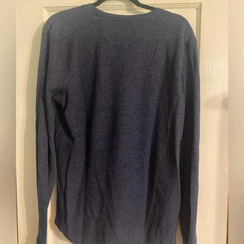 Banana Republic long sleeve soft waffle knit henley navy blue; large